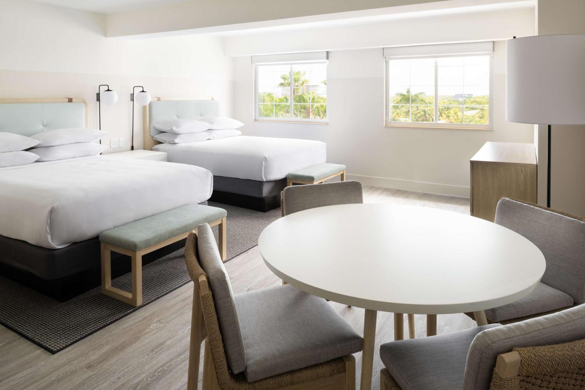 Hampton By Hilton Grand Cayman Seven Mile Beach Джорджтаун Экстерьер фото