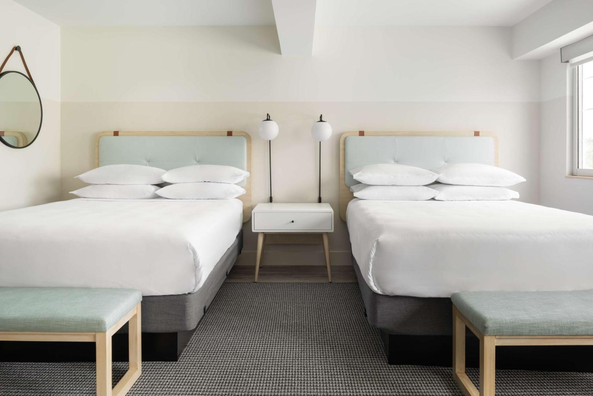 Hampton By Hilton Grand Cayman Seven Mile Beach Джорджтаун Экстерьер фото