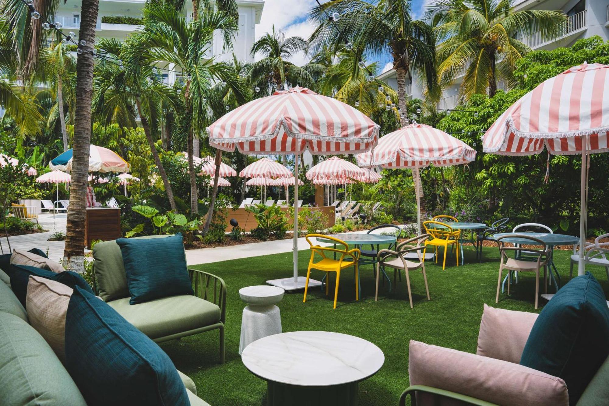 Hampton By Hilton Grand Cayman Seven Mile Beach Джорджтаун Экстерьер фото